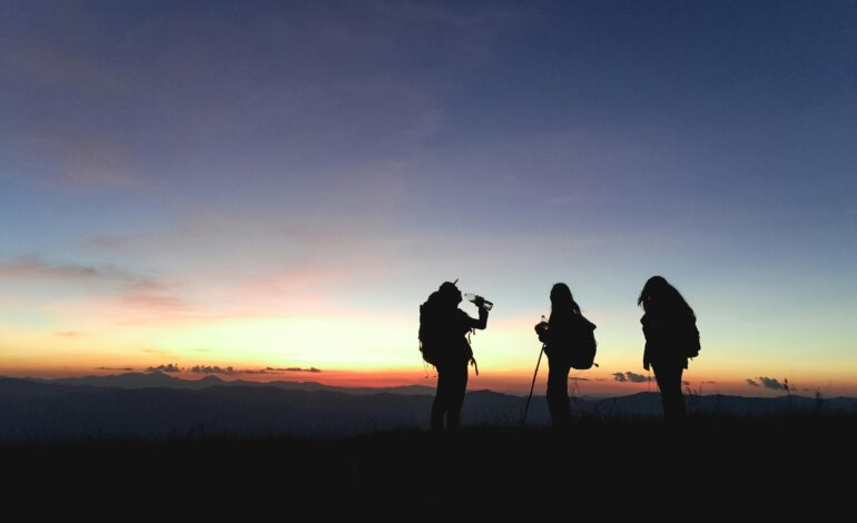  Hiking di Indonesia: 5 Gunung dengan Pemandangan Terbaik untuk Pendaki Pemula